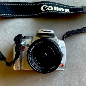 Canon EOS REBEL XTI Digital Camera Only DS126151 Rechargeable Battery Included