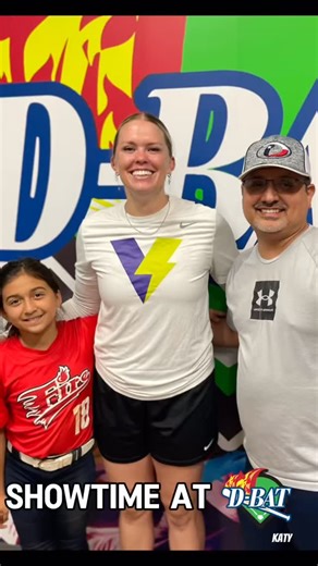 Sam, THANK YOU for bringing SHOWTIME to D-BAT Katy 💥 The impact you made on our softball community- through your passion, leadership, and love for the game will last far beyond your time here! Best of luck in Mexico! We’ll be cheering you on every step of the way! @sultanesfemeniloficial Wherever the game takes you next, just know you’ll always have a home at D-BAT Katy. Our doors (and cages) are always open for you. So grateful for you and excited to watch what’s ahead!!! Let’s Go #00!!! 🔥🥎�