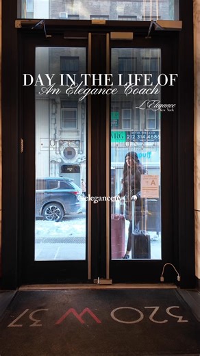 A day in the life of an elegance coach. Today we had our Elegance Lab inside my 9-week Online Elegance Mentorship. This is my private mentorship program for the women who truly want to be elegant in every part of life: especially both socially and business. There are two types of sessions in the program: 2-Hour Live Lecture Sessions and live Elegance Labs Today, was the Elegance Lab where I reviewed my students’ walk, posture and movement. We worked through different outfits, different contexts,