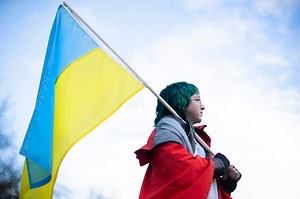 Portland rally in support of Ukraine draws crowd of 100: ‘They’re strong over there’