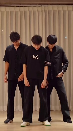 Mesmerizing Dance Performance by TMT Studio India