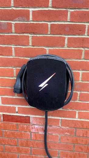 Another EV charger install wrapped up — and yes… still raining 🌧️⚡️ Hypervolt install with SWA EV-Ultra routed all the way round the property, tucked under the porch slabs and brought out onto the driveway to keep everything neat, protected and as hidden as possible. Proper planning makes all the difference on jobs like this. If you’re thinking about a home charger and want a tidy install that blends in with your property, feel free to get in touch 👍 📍 Brackley & surrounding village | Luxlect