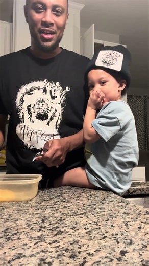Applesauce with the greatest taste taster in American history, the golden tongue