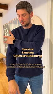 Snurren, prikken, smerter i armen, der slutter ude i håndryggen eller tommel-, pege-, langefinger?? Det kan være din radialis-nerve, der driller dig, og hvis det er det, så kan testen og øvelsen jeg viser dig her, være fin at arbejde med. Test først om bevægeligheden er forskellig i de to arme. Er den det, så arbejd med øvelsen her, 3 x om dagen. Start med 10 gentagelser, og arbejd dig op mod 20-30 gentagelser pr gang. Kør med en forsigtig intensitet i øvelsen, så du kun lige mærker at det stram