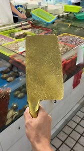 16M views · 212K reactions | Have you eaten corpse beetles before? It tastes crunchy and chicken-like 屍蟞你吃過嗎？吃起來嘎嗆脆，雞肉味【吃貨草帽哥】 #吃货草帽哥 #美食 #农村 #搞笑 #日常 #吃播 #reels #shorts | 吃货草帽哥 | Facebook