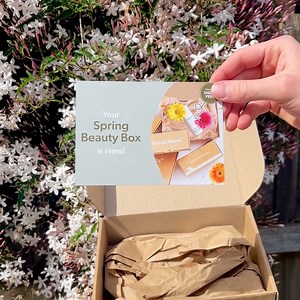 🌻 Our F&F Spring Beauty Box is here! 📦 We know a lot of you have been waiting for this gorgeous box and this one has over $130 of goodies for $34.95! 💰 We love putting together these beauty boxes every season and this one contains makeup, skincare and more from La Mav, Hanami, Kooshoo, and the list goes on! ✨ Stay tuned for some sneak peeks of what's in the box... 👀 💚 The Spring Beauty Box is online now but be quick, they don't last long! 🤩 https://bit.ly/2EMQHBq | Flora & Fauna