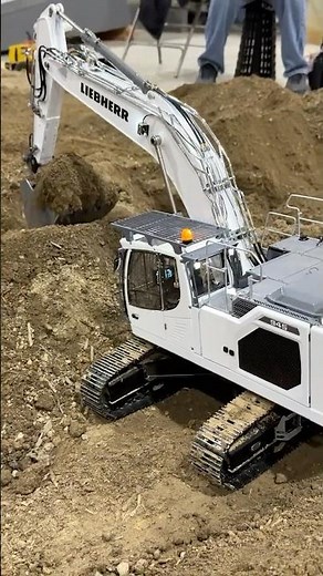 Would you pay $2800 dollars for the XDRC 945 hydraulic excavator