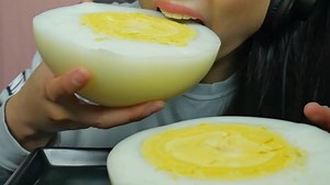 ❤️SAS❤️ on Instagram: "ASMR EATING SOUNDS. Ostrich egg! Have you seen such a thing? Lol Link in bio👆🏻. #asmr #asmrsounds #asmreating #asmrvids #asmrfood #asmrchannel #youtube #youtuber #ostrich #ostrichegg #giantegg #mouthsounds #letseat"