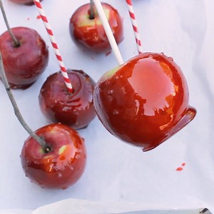 18K views · 20 reactions | Here's the BEST way to make Candy Apples without corn syrup! | Two Purple Figs - Easy Delicious Recipes | Facebook