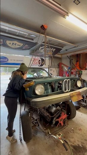 Removing engine & starter of a BMW 2002