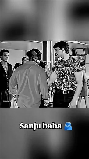 𝐨𝐟𝐟𝐢𝐜𝐢𝐚𝐥_𝐫𝐚𝐣𝐚𝐧_𝟏𝟓𝐤 on Instagram: "日本は、🎭 💯 人々の「一歩一歩」を電力に変える革新的な技術を導入しています。 それが「圧電タイル（ピエゾエレクトリック・タイル）」です。 このタイルは、歩行者が踏むたびに生じる圧力と振動のエネルギーを吸収し、 その機械的な力を電気エネルギーに変換します。 内部に埋め込まれた圧電素子がわずかに変形することで、 微小な電流が発生します。 一歩一歩は小さな電力ですが、何百万もの歩行が重なれば、 LEDライト、デジタルディスプレイ、センサーなどを動かす 十分な電力が生み出されるのです。 東京・渋谷駅のような人通りの多い場所では、 1日に約240万歩がこのシステムに貢献しています。 この電力は蓄電または即時利用が可能で、 従来の電力供給への依存を減らし、 持続可能な都市インフラの発展を支えています。 日常の「歩く」という行為が、 未来の再生可能エネルギーを生み出す力に変わっているのです。⚡ #日本 #圧電タイル #ピエゾエレクトリック #歩行発電 #渋谷駅 #再生可能エネルギー #スマートシ