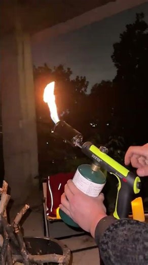 A high-powered torch that can handle any extreme weather — perfect for BBQs, camping, and more#flame