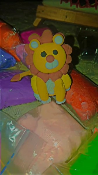 lion clay art #caly #christmas #sukoon❤️✨🤗 #subhabakhirzindagi🌞❤ #kinzart #google #cardbord #foryou