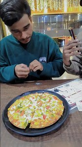 hello dosto mai aa gaya hu bansi me jissa kee app log dek sakte hai ke mai khane aa gaay hu pizza #