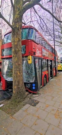 Yet Another Bus CRASH!! Borismaster vs Tree @ Old Kent Road #londonbus #buscrash #nb4l