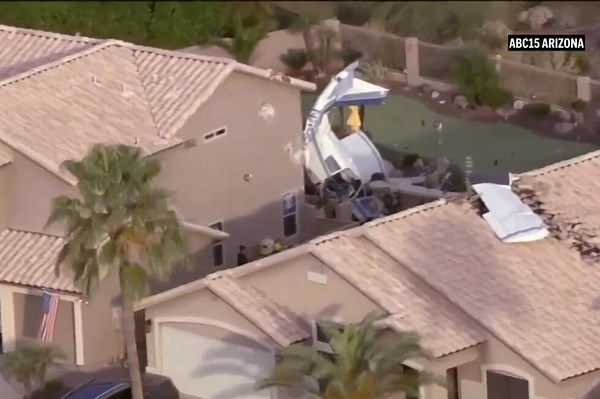 Aerial video shows wreckage after small plane crashes in Arizona, injuring 3