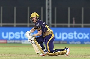 Eoin Morgan leads by example with 47*(40)