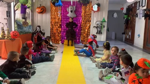 ✨ ¡La pasarela más horriblemente tierna! 👻💛 Entre risas, disfraces y mucha imaginación… ¡Nuestros peques se lucieron como nunca! 🎃 Divertidos, fantásticos y llenos de magia infantil. 🌟 #ʜᴀʟʟᴏᴡᴇᴇɴ2025 #estanciainfantilprovidaplena #somoseip #transformandovidas #familiaprovidaplena #juntoscambiamosvidas #11añoscontigo #estimulaciontemprana #estimulaciontempranainfantil #primerainfanciaimporta | Estancia Infantil Pro-vida Plena AC