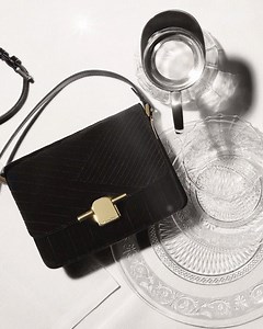 18K views · 735 reactions | Evening favorite: Velvet crossbody bag. Don't miss the new collection, click here mdutti.me/evwhisperspaper | Massimo Dutti | Facebook