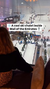 Is this the best way to stay cool in Dubai? ⛷️ Check in to the Aspen ski chalets at Kempinski Hotel Mall of the Emirates (with views of snowy ski slopes) 😱 Choose from two- or three-bedroom luxe chalets with cute fireplaces, a private butler service and two tickets to Ski Dubai. Would you stay here? #dubai #hotel | Time Out Dubai