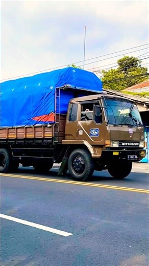 BIG TRUCK FUSO JUMBO TRUCK WITH HEAVY LOAD SPEEDING FAST #shorts #trending #viral
