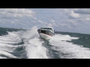 Formula 430 Super Sport Crossover (2017-) Test Video- By BoatTEST.com