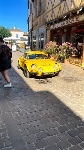 💛 This yellow Alpine A110 is simply stunning! 🇫🇷🔥