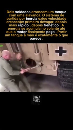 Soldados arrancam um tanque com alavanca pelo sistema de partida por inércia