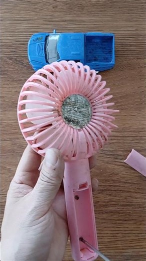 Testing a mini fan with a faulty circuit board; checking the motor for repair.