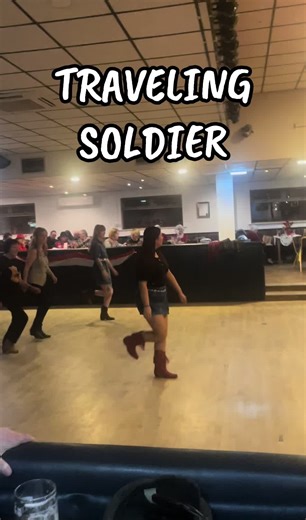 When the singer asks if you have a request and he says yes! Traveling Soldier, a class favourite I taught when I started my classes couldn’t wait to teach it ☺️ Choreographed by @Line dancing Maz 🇬🇧 @linedancingskatie #travelinsoldier #linedancing #uklinedancer #country #travelingsoldier