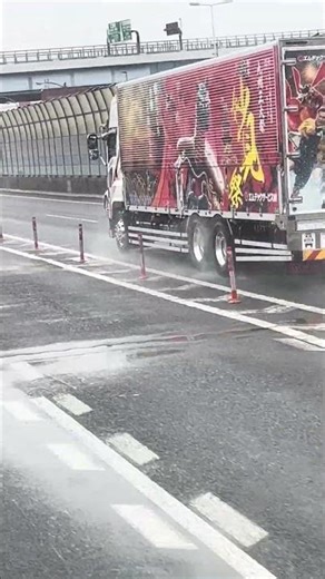 This big truck box really stands out 😆 Awesome #truck #automobile