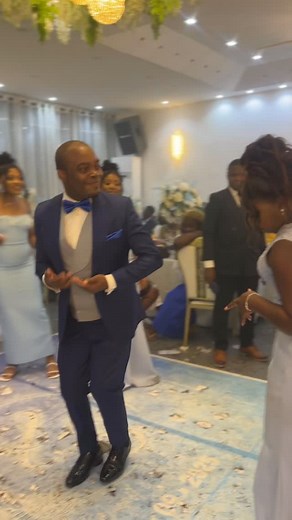 Concours de danse Team Bride VS Team Groom moi personnellement je pense que le Mec a détruit la fille avec une seule piche dit moi en commentaire ce que vous en pensez. #cameroun #amour #joie #mariage #couple #evénementsaucameroun #traditions #servicesévénementiels #organisationévénement #célébration | Tyc-Concept