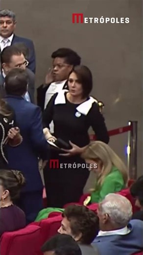No TSE, Michelle cruza com Janja e senta perto da esposa de Moraes