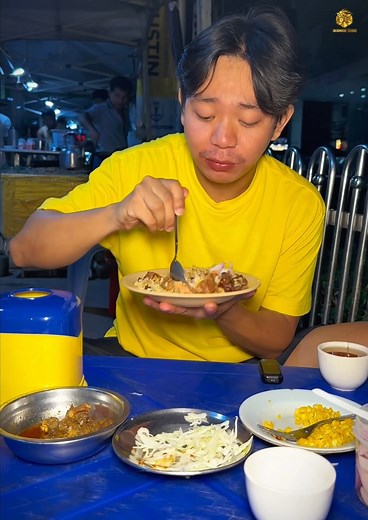 465K views · 15K reactions | သမိုင်းလမ်းဆုံနားက နှစ်ပေါင်း ၂၀ ရှိ ညထမင်းကြော်ဆိုင်လေး #burmeseguide #foodvlogger #streetfood #burmesefood | Burmese Guide | Facebook