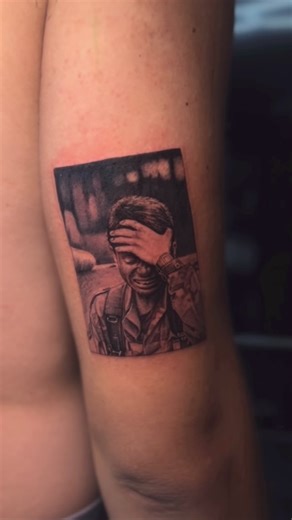 Tattoo medellin on Instagram: "MICRO REALISMO + RETRATOS ————————————————— Que opinas de esta pieza ? ————————————————— #tattoo #tattooretrato #tatuajes #tatuajesenmedellin #medellin"