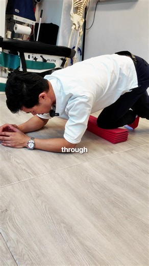 Sometimes the muscles aren’t weak, they’re just working from a position that doesn’t give them much room to do their job. Creating space through the back of the hip can change how the glutes engage and how the whole lower body moves. #ChiropracticSG #SingaporeHealth #HipStretch #GluteStrength #sgwellness