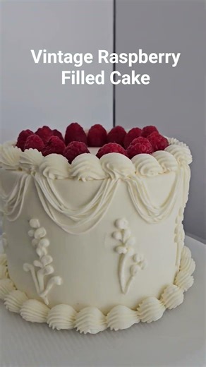 full tutorial on my channel #cake #cakedecorating #baking #buttercream #homemadecake