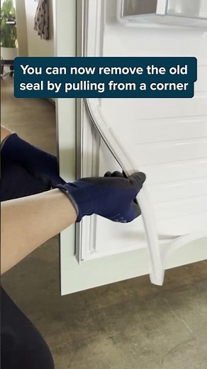 Here’s how to check if your refrigerator door seal needs replacing! #FixTip 🔄