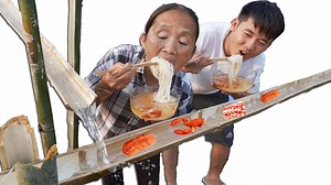 3.3M views · 10K reactions | Lần Đầu Thử Thách Mẹ Bà Tân Vlog Ăn Mì Trôi Ống Tre Sẽ NTN | Hưng Vlog | Facebook