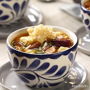 Aprende a cocinar esta tradicional receta de FRIJOLES CHARROS, ¡no pueden faltar en tus fiestas! ✨ Receta 👉 | kiwilimón