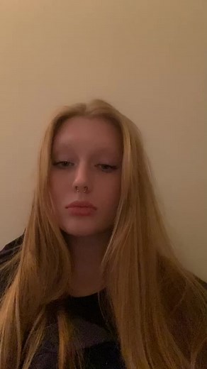 I LITERALLY JUS CRACKED MY SCREEN I GOT THIS PHONE A WEEK AGO😭😭