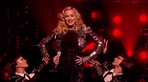 【为爱而活】Madonna - Living For Love (Live 2015 Jonathan Ross Show)