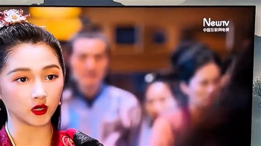 索尼K-85XR90电视画面细节纤毫毕现，85英寸大屏搭配Mini LED精准控光，观影如临影院。家人共赏电影时无重影拖尾，孩子上网课色彩护眼舒适，游戏低延迟畅