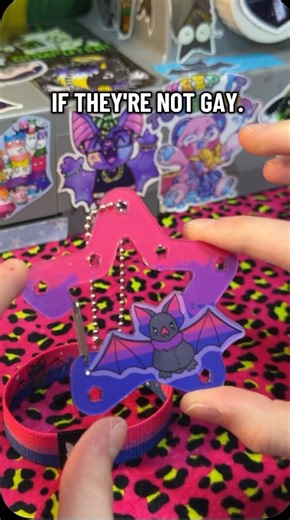 Let’s pack a #bisexual pride bat bracelet and carabiner #bi #bat #Pride #lgbtq