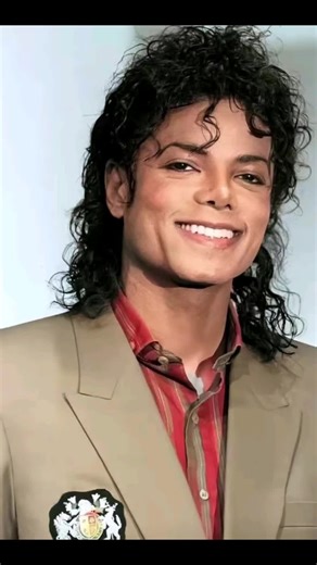 Videos de maggyjackson 🇨🇱🇪🇸 (@maggyjackson2) con “Leave Me Alone - Michael Jackson”