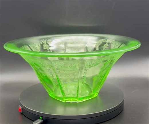 Anchor Hocking Princess Green Uranium Depression Flared Bowl GLOWS - Etsy