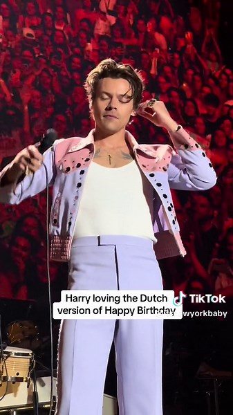 Harry Styles Enjoying the Dutch Version of Happy Birthday