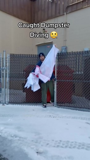 Caught dumpster diving !! Doesn't happen often to the #dumpsterdiveking #dumpsterdiving #dumpsterdiver #fyp #caught #busted #cops #dumpsterdiving