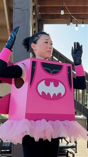 Emily Boe on Instagram: "HOW I PUT ON MY LEGO COSTUMES! 🙂‍↕️🙂‍↕️🙂‍↕️ People ask me all the time to see the getting dressed process for these cosplays, so I thought I’d finally show you! I wish this were a more graceful GRWM process but ALAS😂 Lego Fairy Batman by me! 🦇 Lego Batman Movie #lego #legobatman #legocosplay #minifigure #3dprinting"