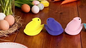 DAZONGE Easter Decor Peep Chick Figurines, Set of 4 Colorful Easter Decorations for Home, Spring Chick Figurines for Tiered Tray, Mantel & Shelf Decor - Perfect Basket Stuffers